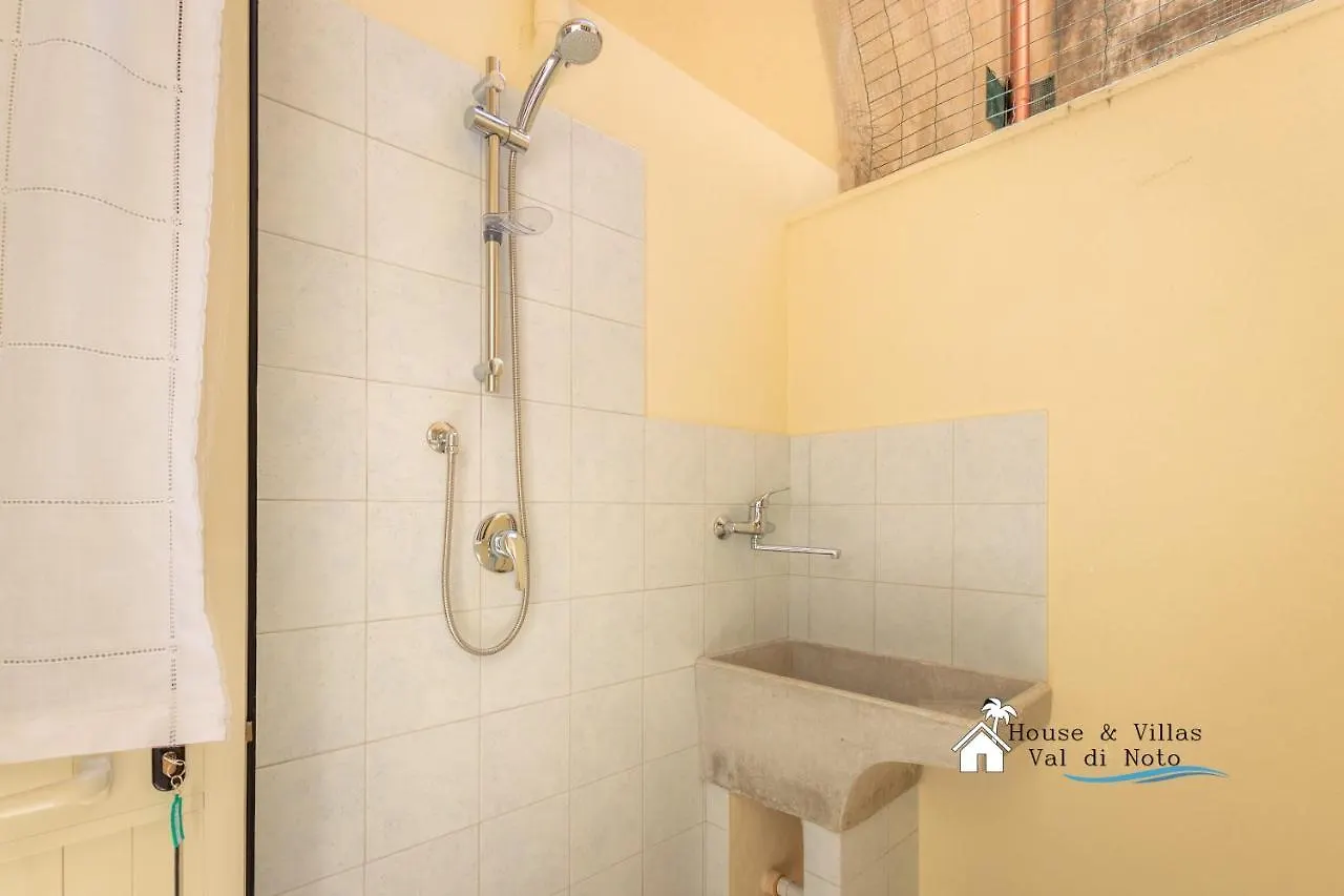 House&Villas - Tosca Apartment Noto Italia