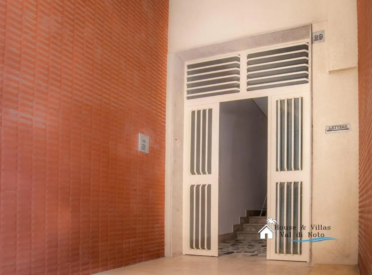House&Villas - Tosca Apartment Noto 0*,  Italia